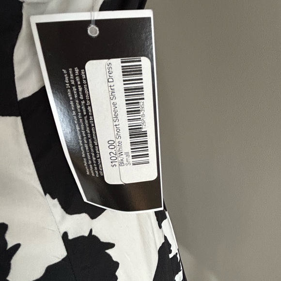 Elegant Black and White Abstract Dress - Picture 4 of 5